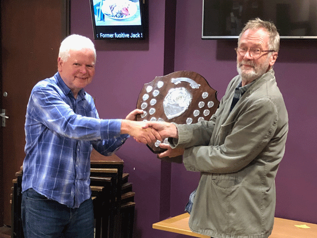 Plymouth won the Rapidplay title.  Andrew Kinder presents the Trophy to Martin Quinn, the Plymouth Rapidplay team captain.